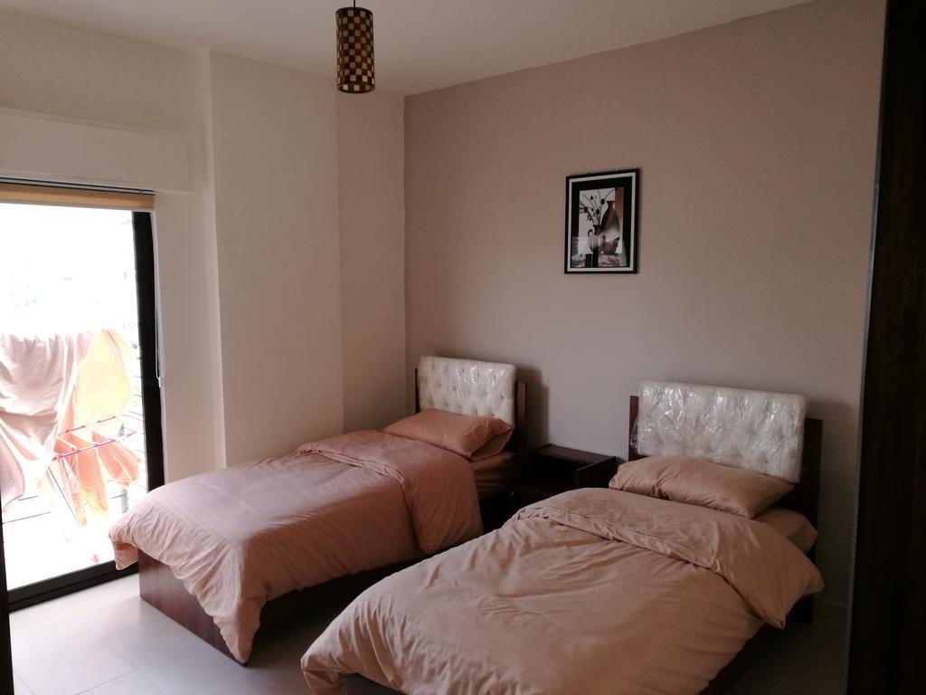 Cozy Dair Ghbar Apartment Ammán Kültér fotó